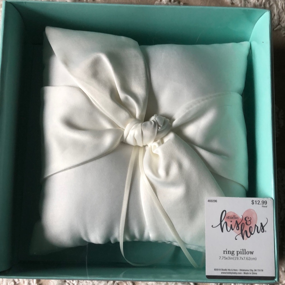 New in box!! Ring pillow! We ended up not having a ring bearer in our wedding!